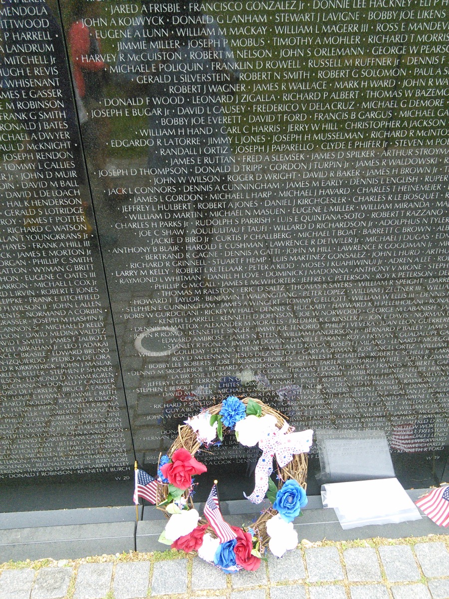 Vietnam_war_memorial_3