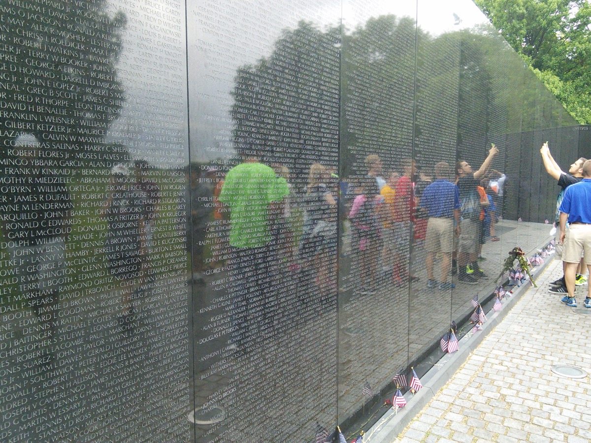 Vietnam_war_memorial_1