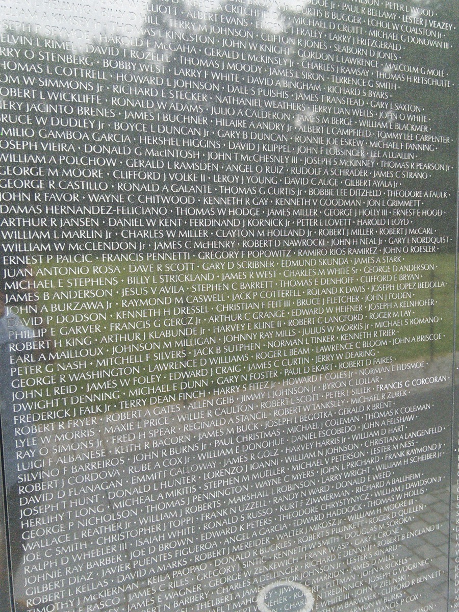 Vietnam_war_memorial_2